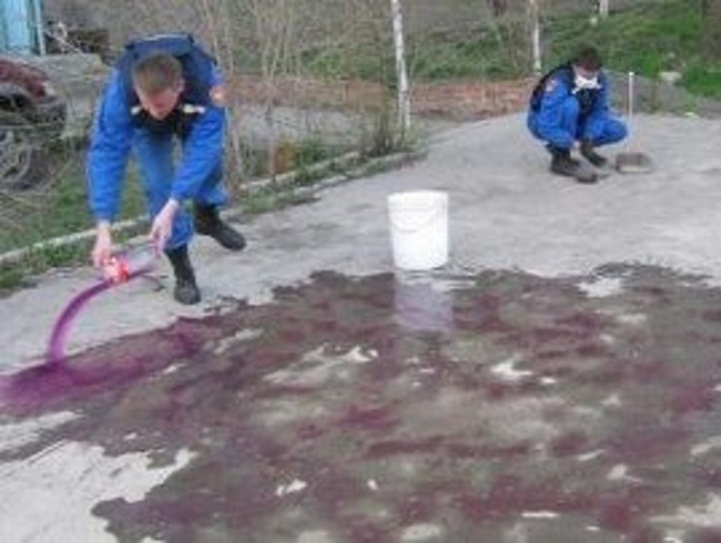 В Киеве на тротуаре обнаружили разлитую ртуть