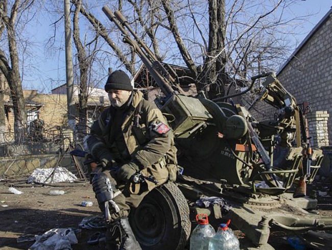 Террористы обустраивают в завоеванном Дебальцево новые огневые точки