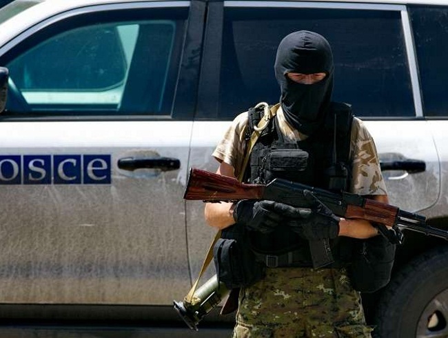 Боевики начали отводить артиллерию в сопровождении наблюдателей ОБСЕ