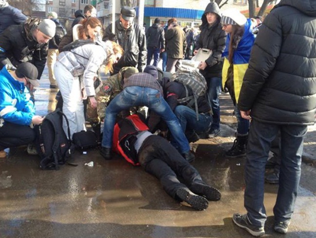 В Харькове в результате теракта на митинге объявили антитеррористическую операцию