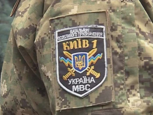 Бойцы батальона «Киев-1» обнаружили автомобиль, в котором перевозили 40 единиц огнестрельного оружия