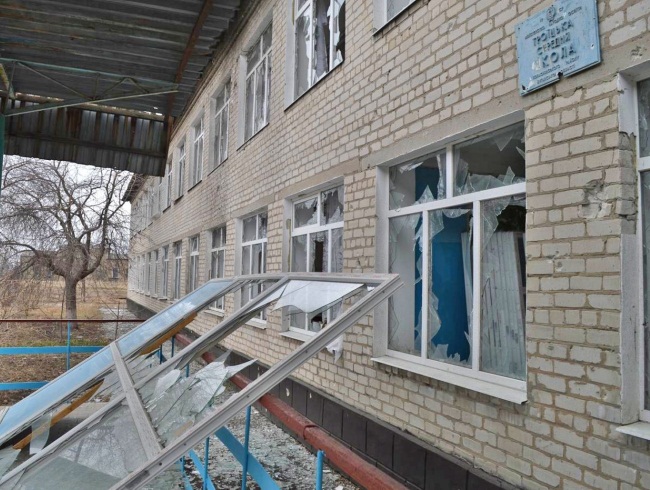 В Троицком обстреляли школу