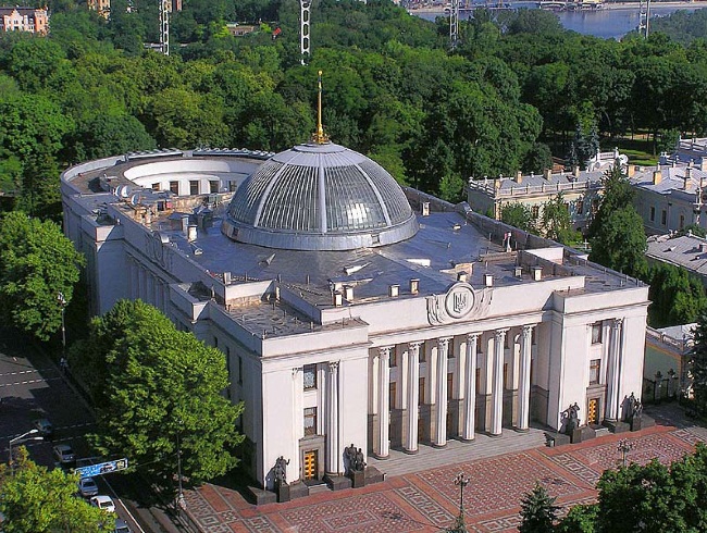 В Верховном Совете минутой молчания почтили память Б.Немцова, а о М.Чечетове даже не вспомнили