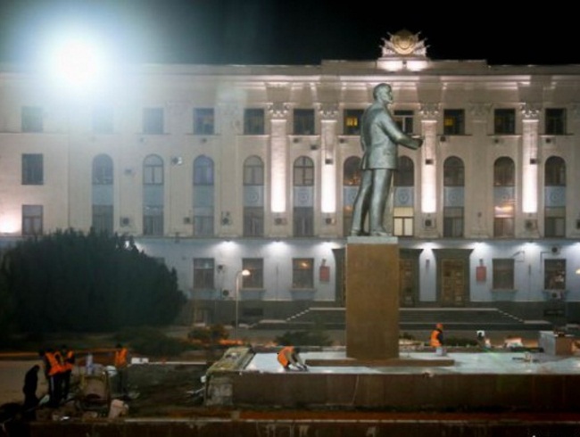 В Симферополе открыли обновленный памятник В.Ленину